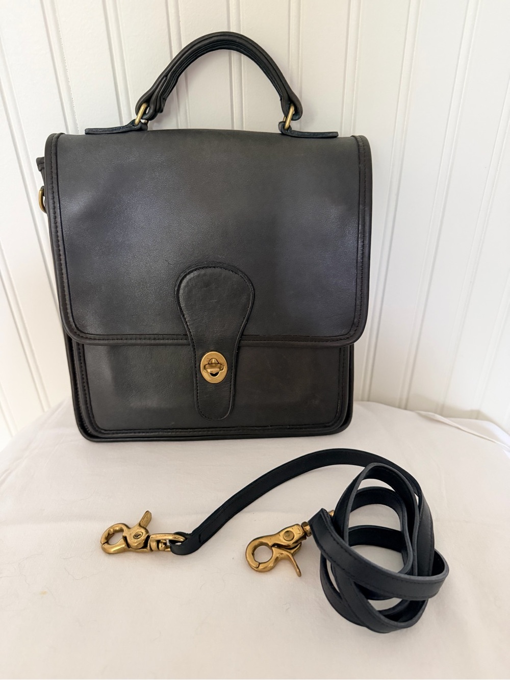 Vintage 90’s Coach 5130 Station Bag. Dark Navy/Gray